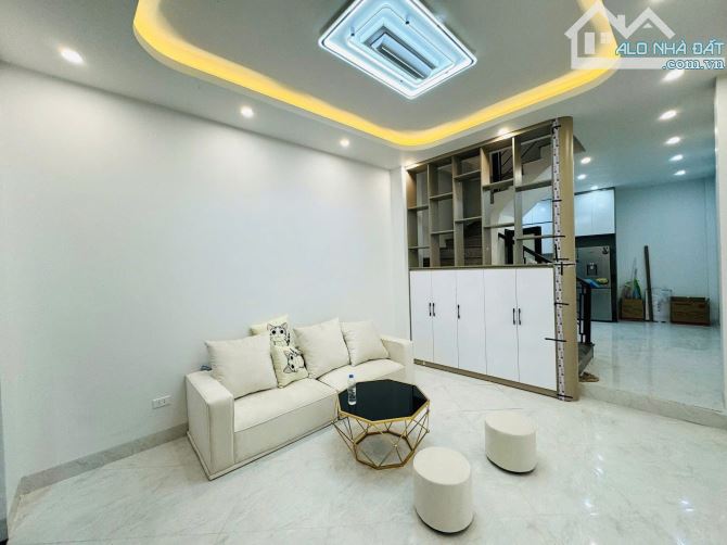 Nhà hiếm Khương Trung 30m ra mặt phố ngõ rộng mới 6T 38m2 8PN đầy đủ nội thất ở + cho thuê