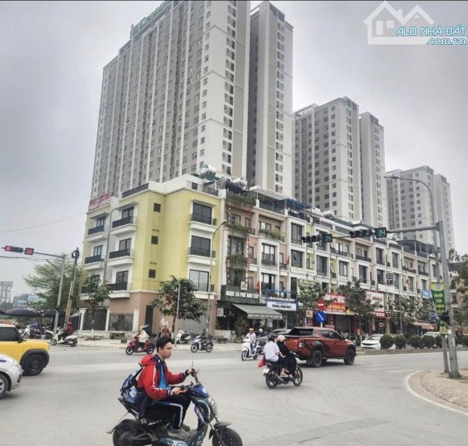 BÁN NHÀ KHU PHÂN LÔ IEC. TRỤC KINH DOANH SIÊU VIP NHẤT . GIÁ 34 TỶ . NHÀ 5 TẦNG .