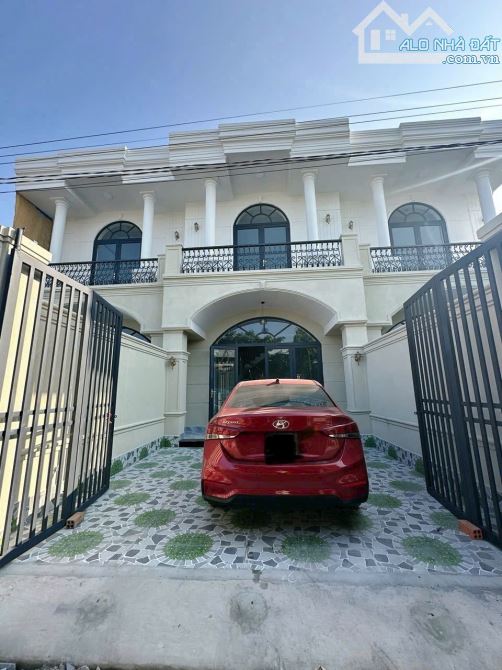 BÁN NHÀ 1 LẦU 1 TRỆT XÃ THẠNH PHÚ HUYỆN VĨNH CỬU .