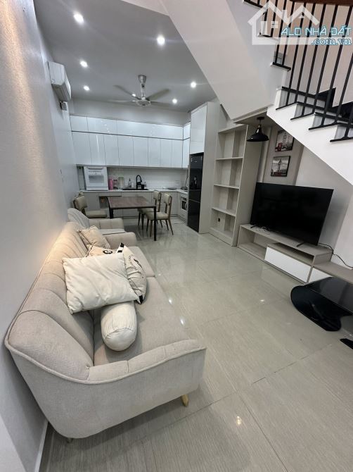 BÁN NHÀ HAI BÀ TRƯNG, THOÁNG TRƯỚC SAU, GẦN MẶT NGÕ THÔNG, 4 TẦNG TẶNG NỘI THẤT, SỔ ĐỎ ĐẸP
