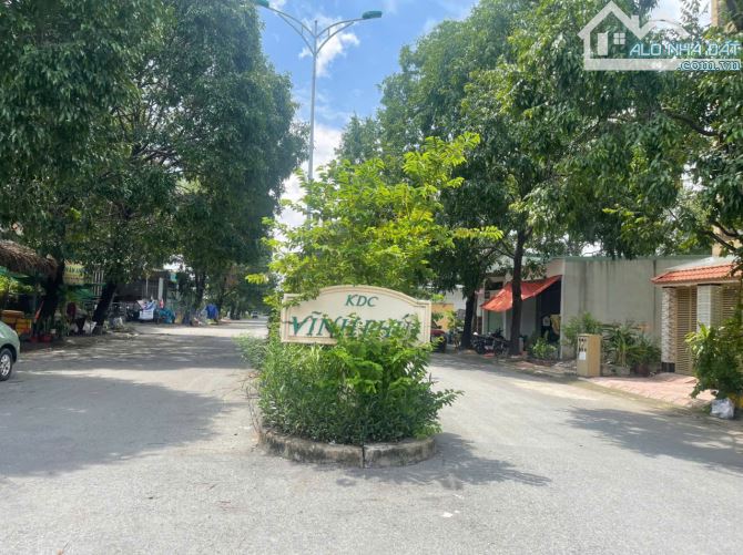 Tôi bán nền biệt thự view sông - DT 245m full thổ cư - đường nhựa 10m giáp TP.HCM
