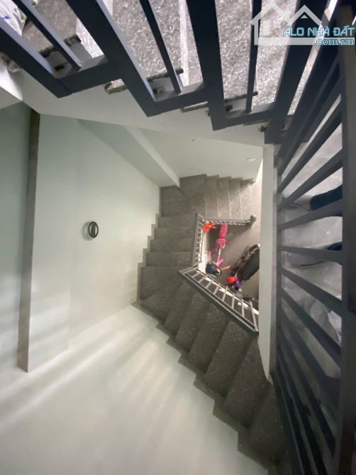 Toà Căn Hộ 3 Tầng 3 Mê & 1 Pent House Kiệt Ô Tô Nguyễn Hữu Thọ