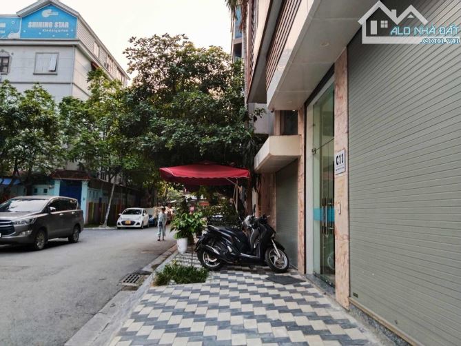 BÁN TOÀN 80M 7 TẦNG THANG MÁY VÕ CHÍ CÔNG THÔNG LẠC LONG QUÂN, LÔ GÓC, VỈA HÈ RỘNG, 26.5TY