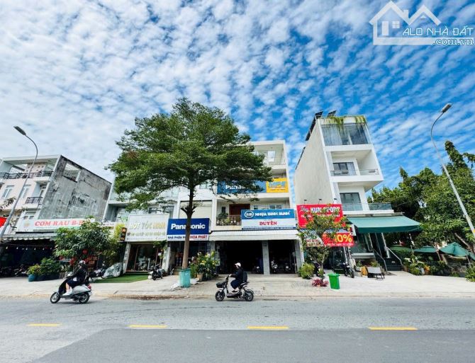 Bán nhà MT đường Nguyễn Hoàng, An Phú, Quận 2(8x20m- 4 Lầu) HĐT 70tr/th- 55 tỷ TL