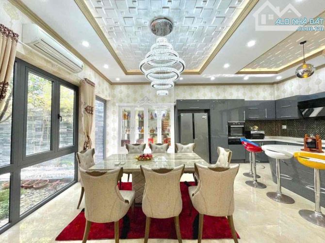 BIỆT THỰ 3 TẦNG CAO CẤP – PHẠM PHÚ TIẾT – FULL NỘI THẤT NHẬP KHẨU – Ở NGAY KHÔNG PHẢI SỬA.