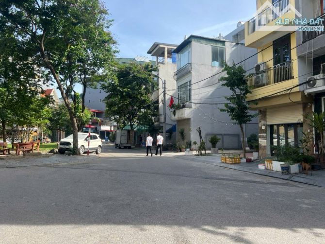 BÁN ĐẤT MẶT PHỐ KINH DOANH THẠCH BÀN, LONG BIÊN 114m, MẶT TIỀN 8.5 m, giá 17 tỷ. Gần AEON