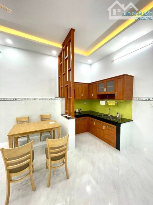 CÁCH MẠNG THÁNG TÁM - P5 TÂN BÌNH - 4 TẦNG BTCT
