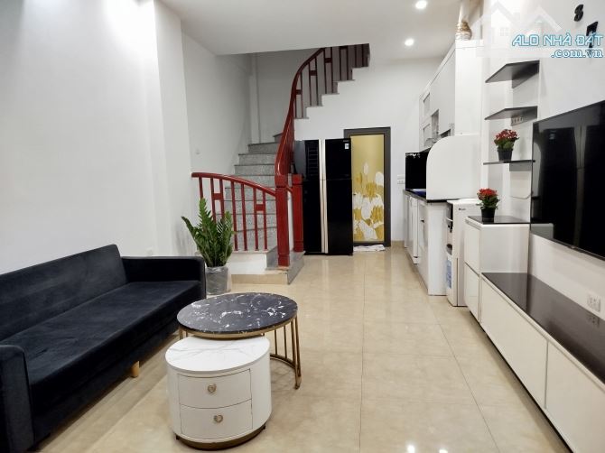 Cự khối - nhà 5tầng - nội thất đẹp, ôtô đỗ cổng -gía 5tỷ nhỉnh