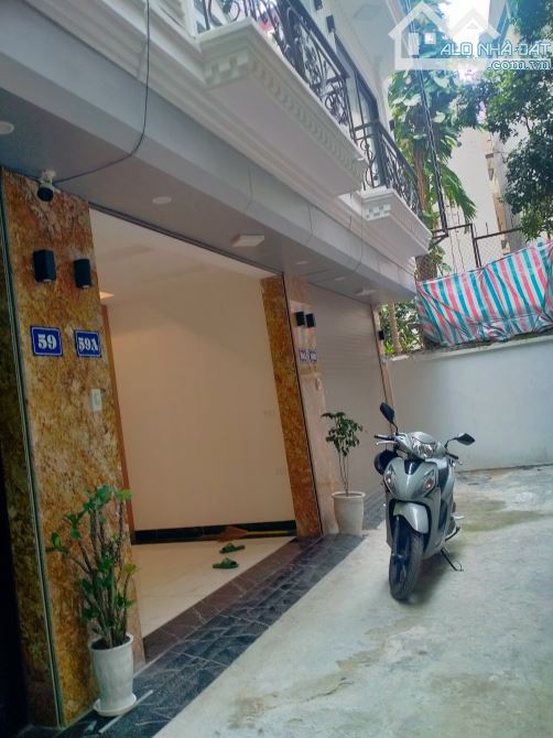 Bán nhà Phùng chí Kiên. Dt 50m. Nhà 6tầng giá 15, 8 tỷ