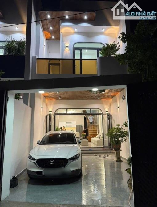 OTO tránh, Gara OTO, nhà phố Trạm, Long Biên 65m2 x 6T Thang Máy, giá 15 tỷ. Bao sang tên
