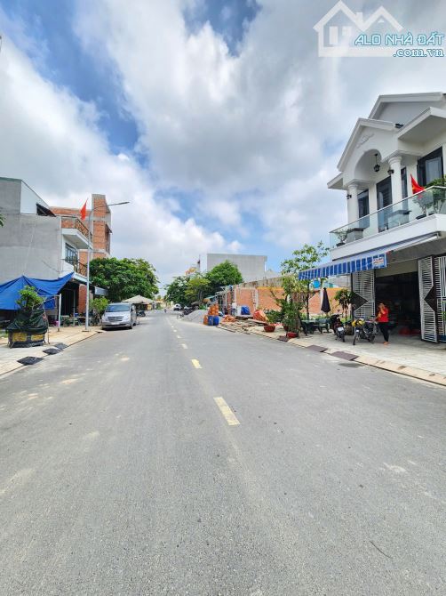 6Tỷ100__110m2 (5x22)__Nhà Mặt Tiền Kinh Doanh__KDC gần vòng xoay An Phú 1,5Km__có nội thất