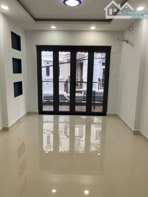 MẶT TIỀN HẺM XE HƠI - CÁCH MẠNG THÁNG 8 - QUẬN 10 - DT:42M2 - 4 TẦNG - NHỈNH 7 TỶ TL