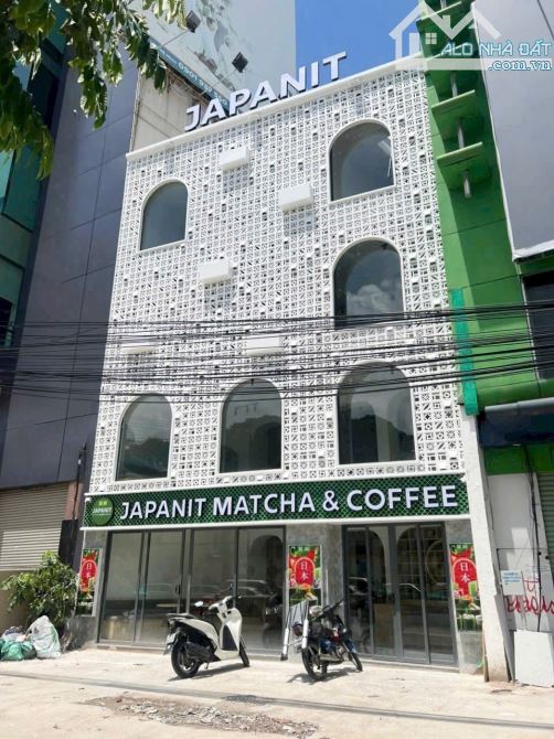 Nhà Ngang 8m 2 mặt tiền Cách Mạng Tháng 8, Bến Thành, Q1, 8x15m, HĐT 200 triệu, 108 Tỷ