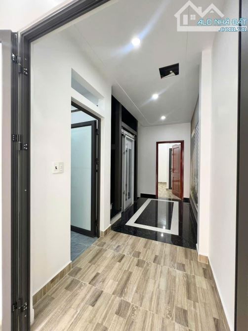 Mrs Tâm Bán nhà ĐẸP 5 tầng thang máy đô thị Hồ Đá, Sở Dầu, Hồng Bàng, Hải Phòng.6tỷ