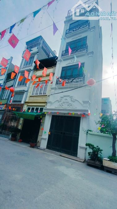 Bán nhà mặt đường Di Trạch,ba ô tô tránh,dân cư đông, kinh doanh  40m2 mặt tiền 4m hơn 8tỷ