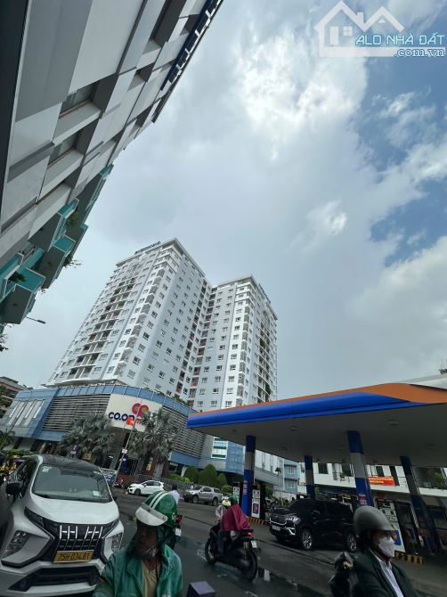 Vip Nhất Khu Vực! Toà CHDV Ngay Co.op Mart Phan Xích Long - Vị trí đắc địa, giá tốt nhất!