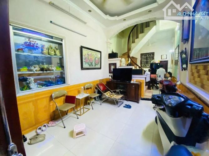 Bán nhà Kim Giang, ngõ rộng, ô tô đỗ gần, kế bên KĐT mới Đại Kim  DT 41m, 5 tầng chào 9 tỷ