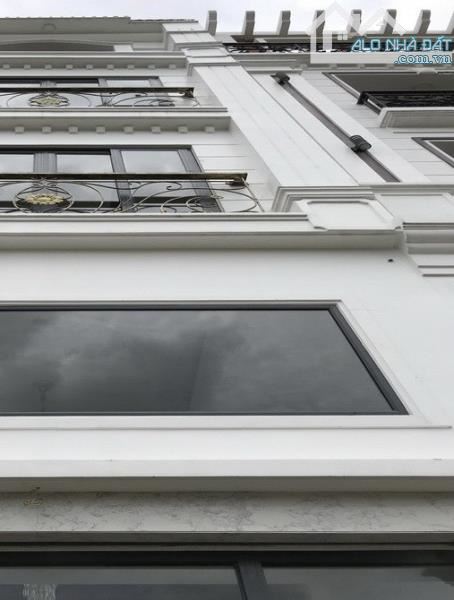 Khu vip cao tầng đồng bộ nơ trang long 43m2, 5 tầng- oto đậu trong nhà chỉ 9.2 tỷ bớt lộc