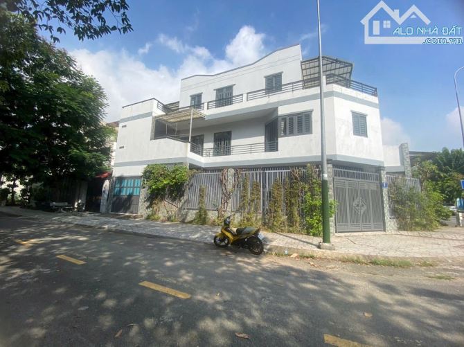 Nhà góc 2 mặt tiền trung tâm hành chính Dĩ An, Phường Dĩ An, Tp Dĩ An.
