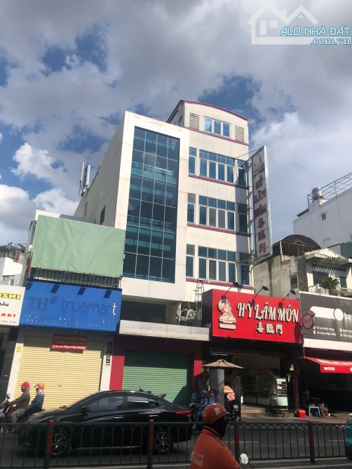 Mặt tiền Hoàng Văn Thụ-P4-Tân Bình. 4,4x24m 5 tầng có hẻm sau giá chỉ 32 tỷ thương lượng