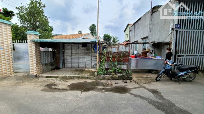 6Tỷ4__215m2 (6,15x35m)__Bán đất hẻm xe hơi, cách đường Bình Thung chỉ 50m__gần chợ Bình An