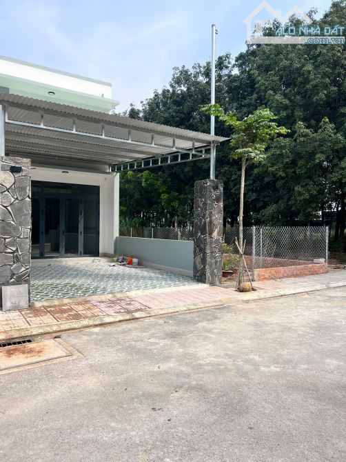 Bán lô đất 119.7m2 thổ cư 100%. sổ riêng. đường 10m, nở hậu. KDC đông đúc. Quảng Tiến