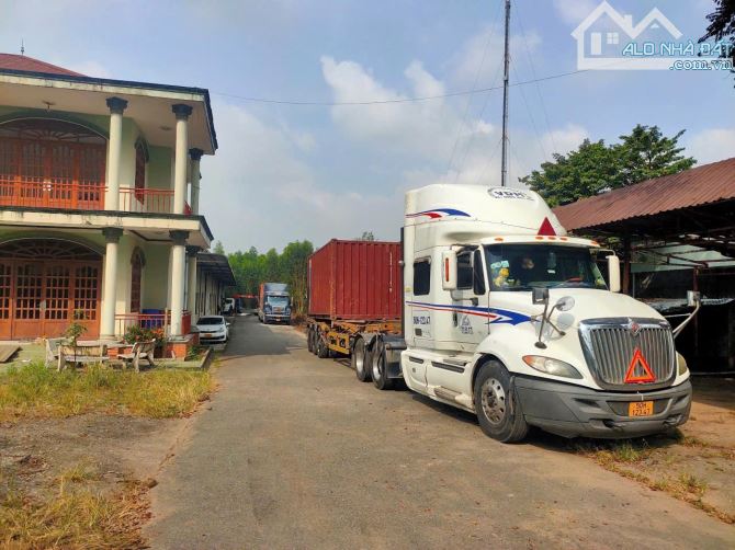 XT317 xưởng cho thuê lâu dài diện tích sân bãi lớn. Đường cont