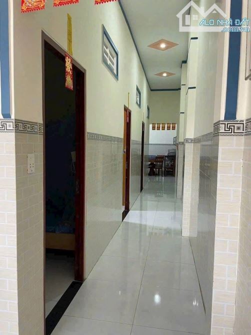 BÁN NHÀ tặng KHO, MT DX, PHÚ AN, TP.BẾN CÁT, DT:10x42, TC100M2, SHR, GIÁ 3,9 TỶ