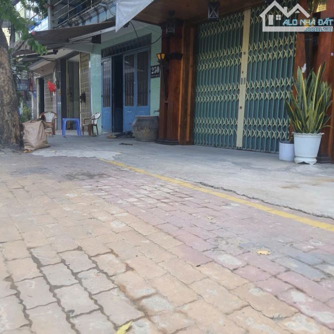 Bán Nhà 2 tầng mặt tiền đường HÀ HUY GIÁP phường THẠNH LỘC Q12,dt 300m²(6,8x30) giá 16 tỷ