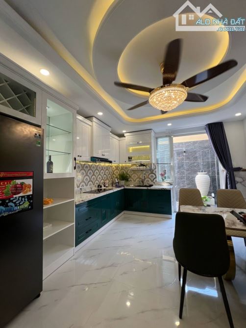 Quận 7 - Bán nhà Mặt tiền đường số - Quận 7 - 6 tầng - 80m2- Giá 17.8 tỷ