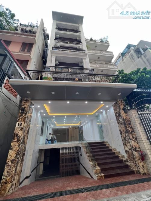 Bán toà CHDV Quận Tây Hồ, DT 130m2 x MT 6M. 8 tầng. Giá 51 tỷ