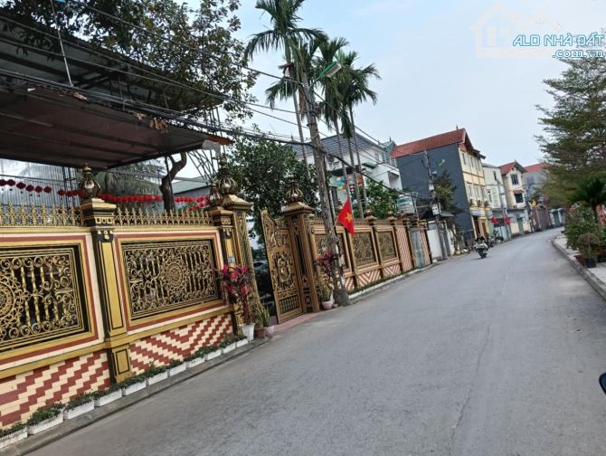 Trung Tâm Đa Tốn-Ô Tô- Hàng Xóm Vin.Bán Đất Tặng Nhà Xưởng,Dt 99m,Giá 7.3 Tỷ.