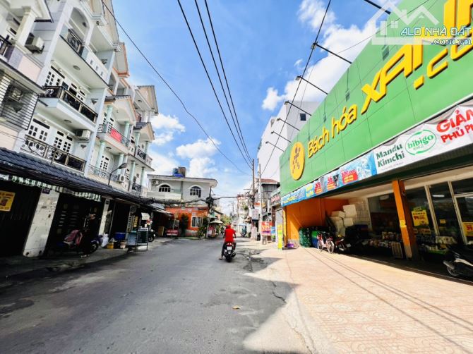 CHDV P14 GÒ VẤP 8.3 X 20, 16 PHÒNG THU NHẬP 40TR CHỈ HƠN 12 TỶ