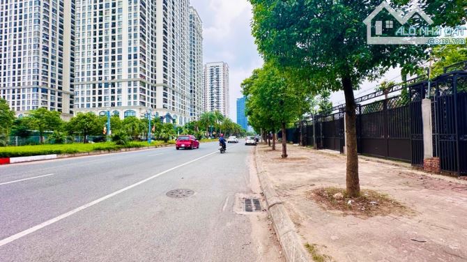 Bán Biệt thự khu BT Packexim Phú Thượng 120m2 MT 6.5 vỉa hè Ô tô tránh chỉ 29,x tỷ