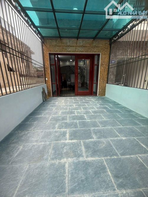 Bán căn nhà 3 tầng mặt đại lộ Trần Hưng Đạo, ph Ngọc Châu, TP HD, 63.5m2, 3 ngủ, KD tốt