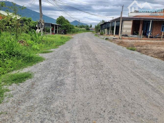 ✨ 5x26M (60M2 ONT) đường Nhựa 6M, dân đông kín, kế bên trường học, View cận Núi Bà - 339TR