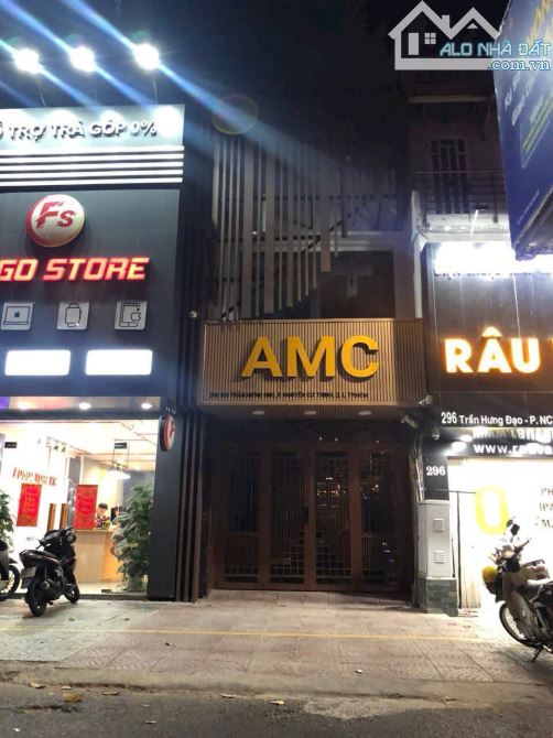 Bán nhà 3 lầu Mặt tiền đường Trần Hưng Đạo Quận 1 Cn: 82m2 Giá: 40Tỷ