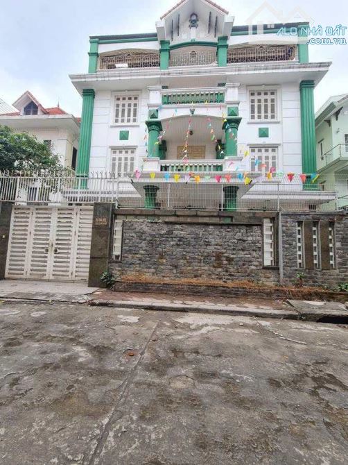 Bán biệt thự Khu đô thị Linh Đàm, 308m2, mặt tiền 17m, 60.5 tỷ
