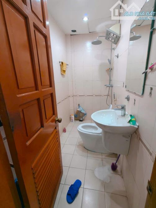 Mặt Phố Đại La, kdoanh sầm uất, phố chính vỉa hè rộng, sổ 78m2 x mtiền 5.2m. Giá 31.9 tỷ