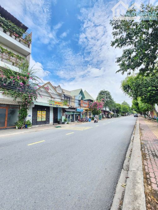 12Tỷ__Mặt Tiền Kinh Doanh đường Nguyễn Thái Học, gần chợ Dĩ an 1__Nhà Hoàn Công gần TTYTDA - 9