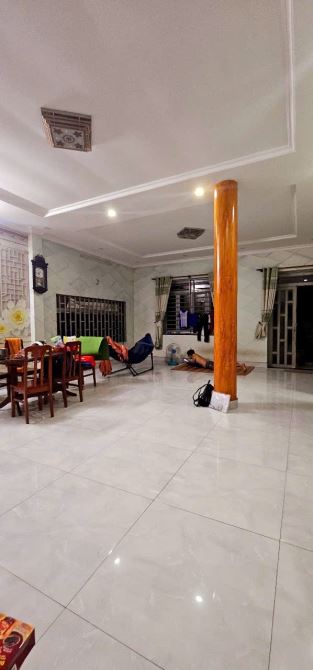 Gấp bán nhà Quận 9(cũ), gần Lã Xuân Oai, 3 tầng, dt 200m2, giá 12 tỷ. - 1