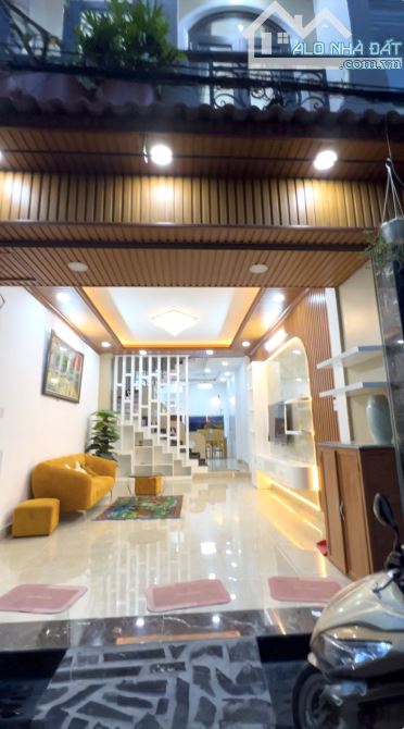 SIÊU PHẨM ! 4 TẦNG - ĐẸP LUNG LINH - TẶNG FULL NỘI THẤT - LÊ VĂN QUỚI - BÌNH TÂN - 6 TỶ. - 1