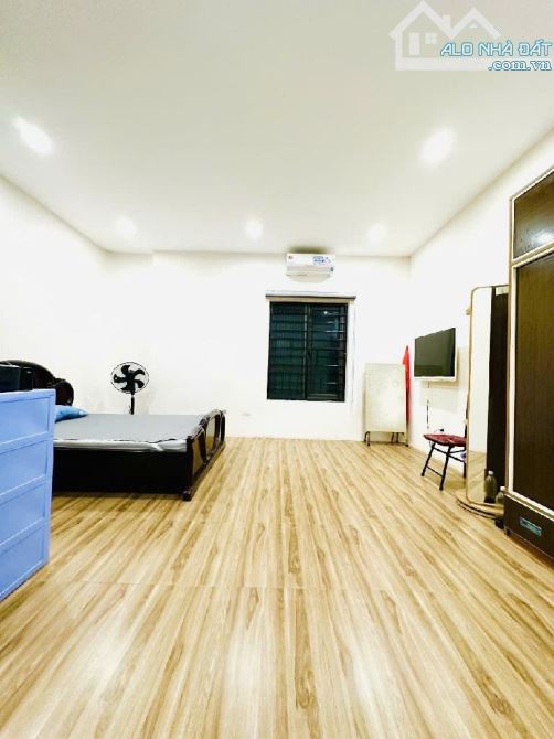 Chính chủ gửi bán nhà đẹp 6 tầng thang máy, lô góc ô tô đỗ cửa, gần Phố Hoàng Quốc Việt - 1