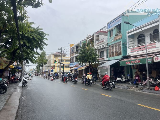 Bán nhà trệt 181 m2 mặt tiền đuờng Trần Hưng Đạo,cách ngã 4 giao Ly Thuong Kiet 50m,P5 MT - 1