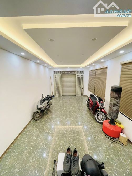 PHÂN LÔ HOÀNG QUỐC VIỆT, 2 THOÁNG OTO TRÁNH VỈA HÈ KINH DOANH, 45m MT 4.1m 16 Tỷ - 1
