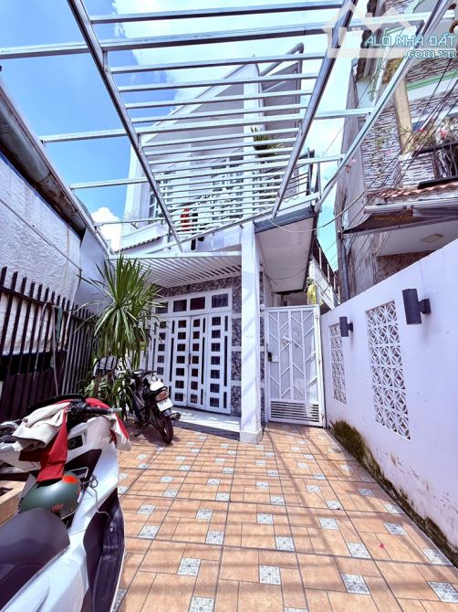 Nhà giá rẻ diện tích khủng có sẵn dòng tiền - 1