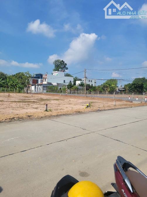 Bán đất mặt tiền thị trấn Củ Chi- SHR - DT 200m full thổ - Giá 2,4tỷ - 1