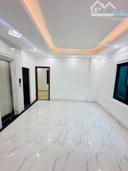 Nhà đẹp 6 tầng, 7 ngủ, lô góc, oto vào nhà, sổ vuông, vị trí vô cùng đắc địa - 1