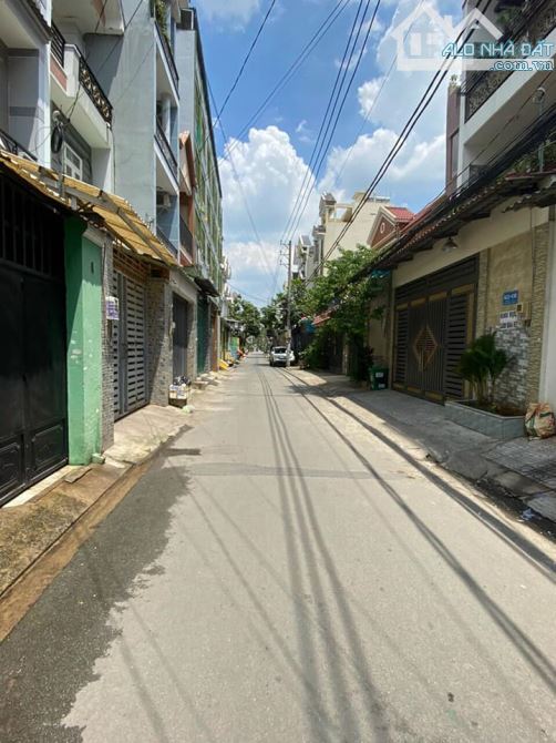 Bán nhà riêng 1 trệt 1 lầu, SHR, Thới Tam Thôn, Hóc Môn. Giá 1,1 tỷ - 1