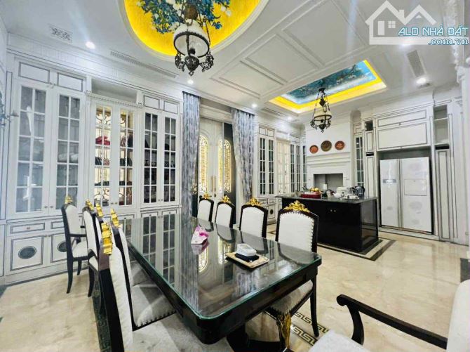 Bán gấp Biệt thự 1.112 m2 ở mặt phố Nguyễn Ngọc Vũ, Giá 170 tỷ;LH Phú Trần - 1